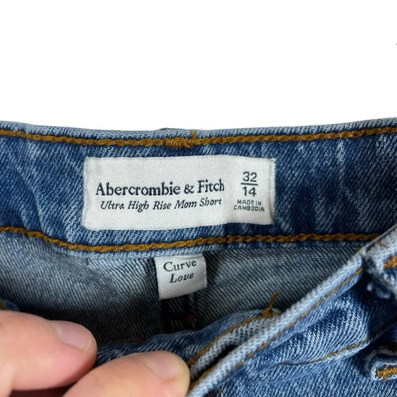 Abercrombie & Fitch Ultra High Rise Mom Curve Love Denim Shorts in Blue Size 32 - Picture 3 of 9